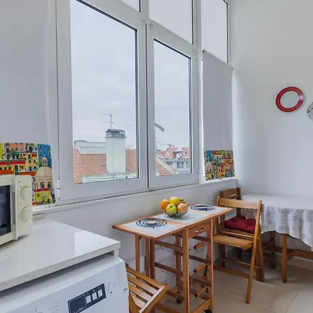 Arroios Base - 2br & Workspace By Lovelystay *
