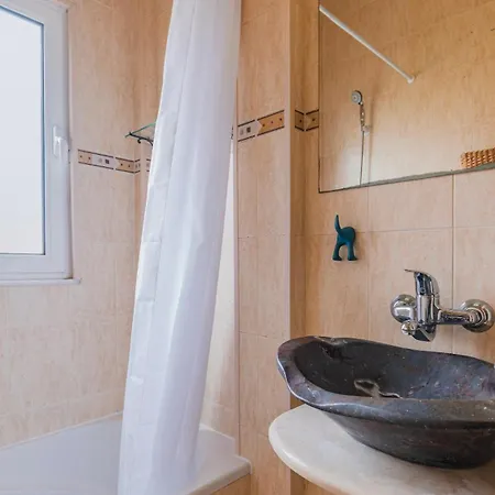 Arroios Base - 2br & Workspace By Lovelystay Lisboa
